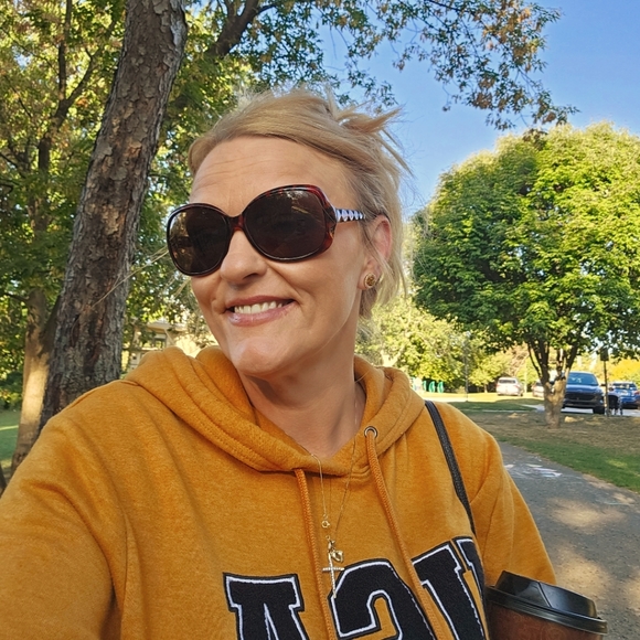 Meet your Posher, Jackie - Picture 1 of 1